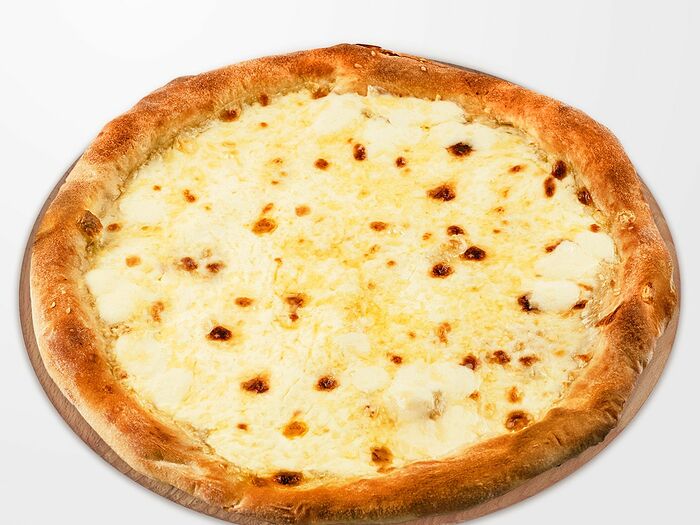 Пицца Четыре сыра и фирменный соус для корочек