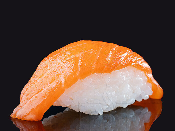 Суши с лососоем