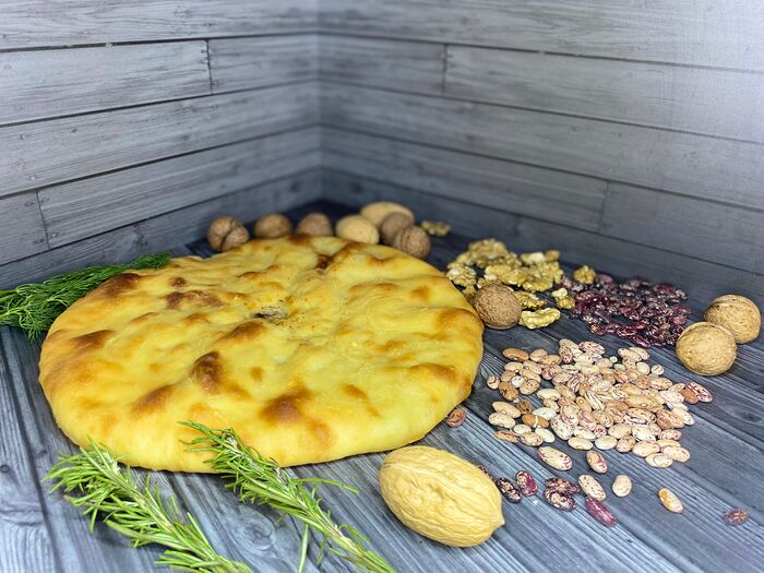 Осетинский пирог с фасолью и грецкими орехами