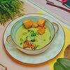 Фото к позиции меню Крем-суп из зеленого горошка с креветками барбекю