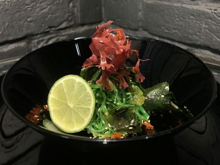Салат Кайсо с водорослями тосака