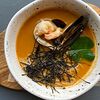 Фото к позиции меню Тайский суп с морепродуктами с рисовой лапшой
