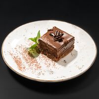 Пирожное шоколадное с солью