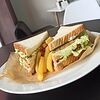 Фото к позиции меню Клаб-сэндвич Цезарь с картофелем фри