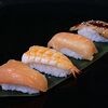 Фото к позиции меню Суши с копчёным лососем