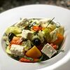 Фото к позиции меню Греческий салат с сезонными овощами