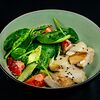 Фото к позиции меню Тёплый салат с курицей и шпинатом
