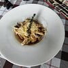Фото к позиции меню Паста с курицей и грибами в трюфельном соусе