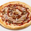 Фото к позиции меню Пицца Мясная BBQ и фирменный соус для корочек