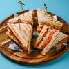 Фото к позиции меню Клаб сендвич с лососем и авокадо