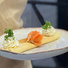 Фото к позиции меню Французские блинчики с лососем и творожным сыром