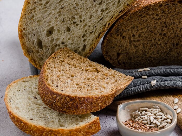 Пшеничный хлеб с укропом и чесноком