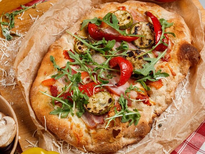 Пицца римская с ветчиной и овощами гриль