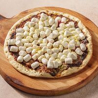 Пицца с шоколадом и маршмеллоу