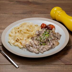 Beef stroganoff (Бефстроганов)