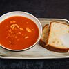 Фото к позиции меню Острый томатный суп с курицей и морепродуктами
