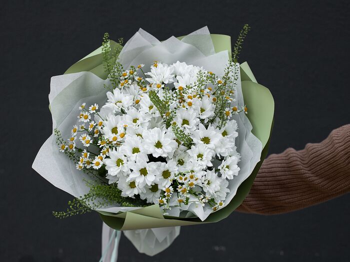 Букет цветов из ромашек и хризантем Ромашковое поле