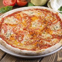 Пицца Кватро Формаджи с помидорами