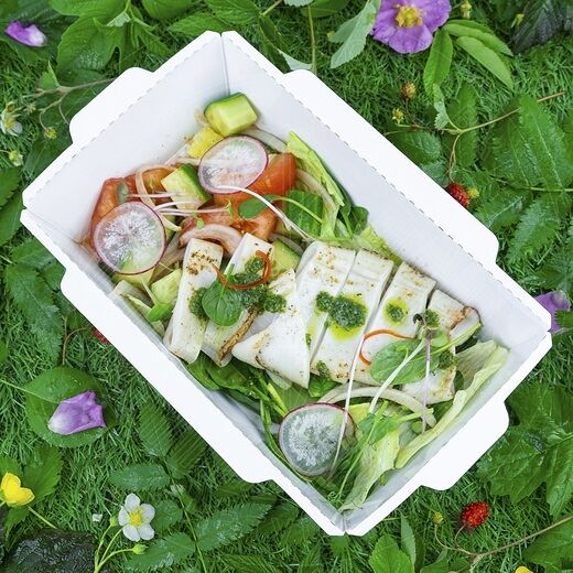 Овощной салат Ким Чи с кальмаром гриль