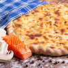 Фото к позиции меню Пирог сёмга с сыром фета и грибами