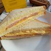 Фото к позиции меню Клаб сендвич с ветчиной и сыром