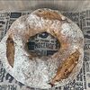 Фото к позиции меню Хлеб кольцо с финиками и грецким орехом