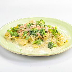 Тальятелле Salmone e Broccoli