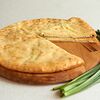 Фото к позиции меню Пирог осетинский с сыром и зелёным луком