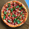 Фото к позиции меню Пицца с тирольскими колбасками большая