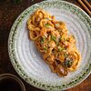Фото к позиции меню Вьетнамская лапша с креветками и грибами в соусе Том ям