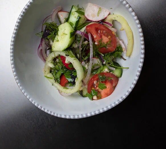Домашний салат из свежих овощей