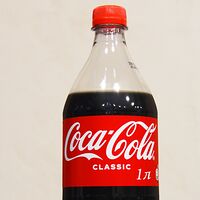Сильногазированный напиток Coca-Cola M