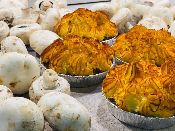 Картофельный кугель с сыром, грибами и курицей
