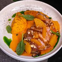 Утка с персиком и цитрусовым соусом