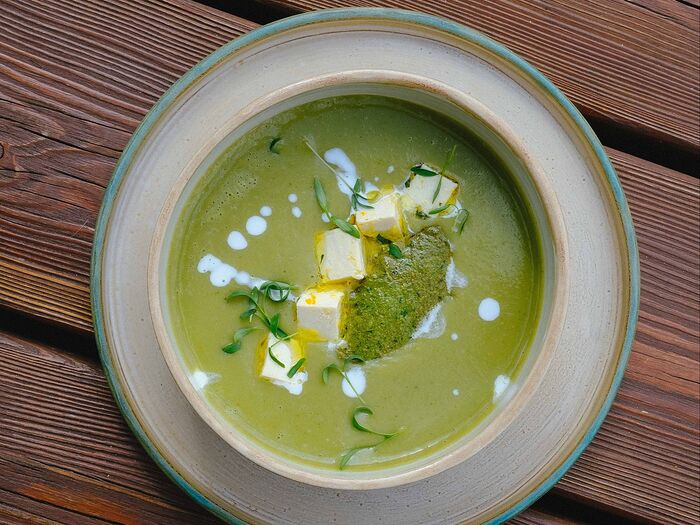 Зеленый суп из брокколи с цитрусовым тофу