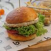 Фото к позиции меню Комбо бургер с куриной котлетой и фри