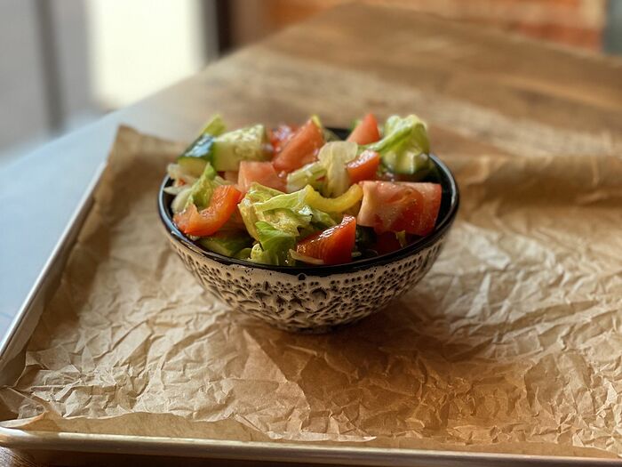 Овощной салат с заправкой на выбор
