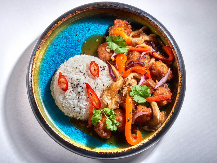 Хрустящий цыпленок с тайскими овощами и рисом