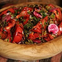 Салат из томатов в гранатовом соусе