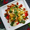 Фото к позиции меню Салат с хрустящими баклажанами, миксом салата, томатами и сыром