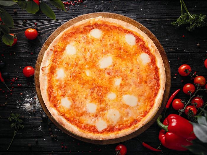 Пицца Маргарита на красном соусе