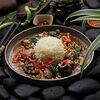 Фото к позиции меню Тайский рис с курицей, орешками кешью и соусом Терияки