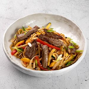 Wok с овощами и говяжьей вырезкой