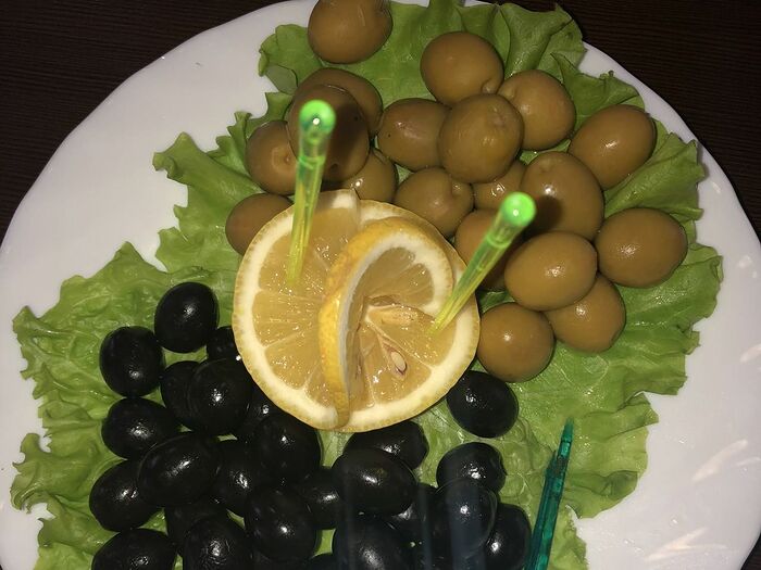 Оливки и маслины с лимоном