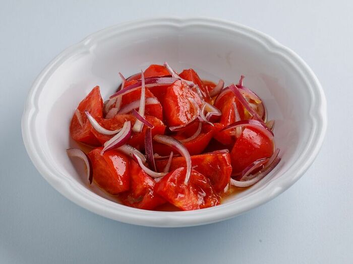 Салат из бакинских помидоров с крымским луком
