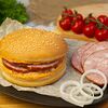 Фото к позиции меню Бутерброд Большой с копченым мясом и луком
