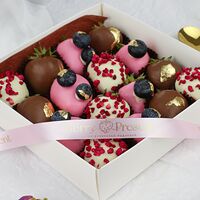 Клубника в шоколаде Черничный десерт 16-20 ягод