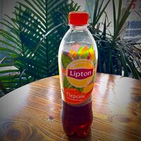 Холодный черный чай Lipton Персик