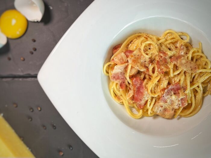 Спагетти Карбонара с копченой грудинкой