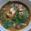 Фото к позиции меню Тайский суп с карри и креветками